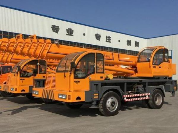 兴山区吊车租赁电话_彬彬工程机械租赁服务部